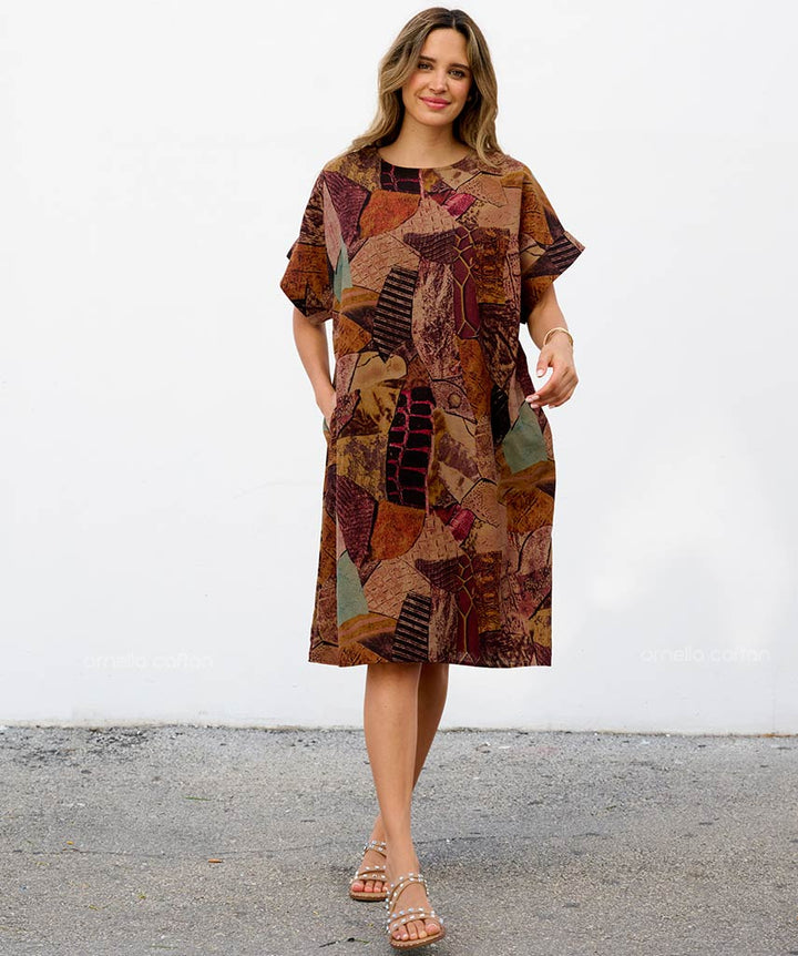Robe Courte à Poches – Imprimé Patchwork Kaki